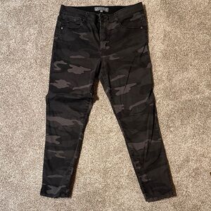 Wit & Wisdom Black Camouflage Ankle Jeans Size 6